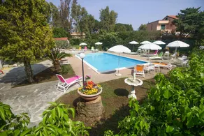 Familienorientiertes wunderschönes Apartment mit Terrasse, Pool und Garten - Image 4
