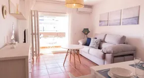 Apartamento nuevo junto a la playa , vistas al mar - Image 2