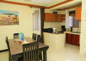 Artistic Oasis 2Bedrm Apartment - Image 5