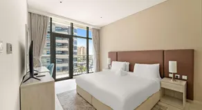 Stylish 1BR in Palm Jumeirah with Rooftop Pool - Image 2
