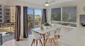 Central, neat and affordable 2 bed apartment - Image 2