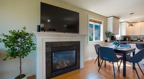 Stylish North Seattle Townhouse- Dual Master Suites - Image 4