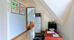 丘の上白亜の洋館風別荘静かな小さなお宿 3階屋根裏部屋ロフトタイプ 3ベッドルームキッチン洗濯機なし - Image 5