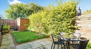 Bright 2BR Aylesbury Home, Sleeps 4, Parking, Work, Leisure, Friendly - Image 3
