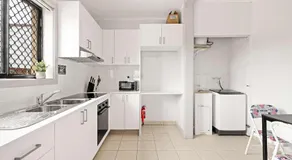 Private Single Room - Mins to Train Station - Shared Bathroom - Image 4