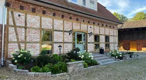 Schloms Hof - Image 4