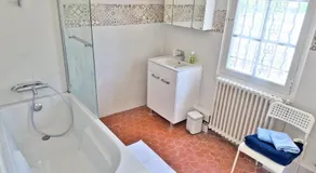 Maison de Charme Classée 3 étoiles - Calme, Jardin, Salle de Sport, Piscine - Image 2