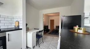 Entire Newly Renovated house -Southampton City - Private Driveway Parking - 4 Bedrooms 5 Beds Sleeps 7 - Great for Friends, Families & Contractors - Image 3