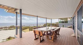 Ocean Views - Refined Hilltop Residence by the Sea - Image 3