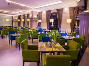 M - Regency Hotel - Image 3