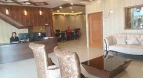 Maple Leaf Hotel - Image 4