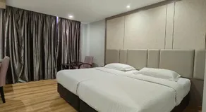 Country Hotel - Image 5