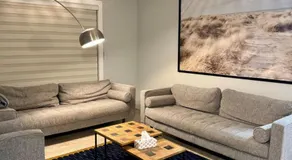 Entire Urban Cabin Retreat 3BD Terrace&Covered Parking - Image 2