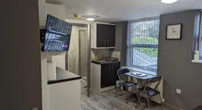 Station Apartments - Image 5