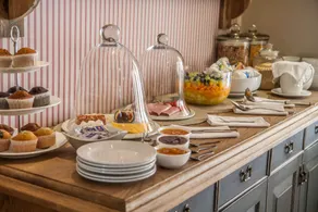 Avenues Guest House - Image 3