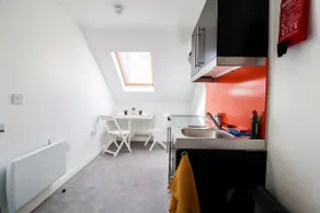 Modern 1-Bed Flat – Perfect Southampton Base - Image 5
