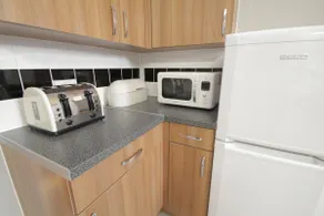 Henley Apartments - Image 5
