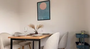 Peaceful & Stylish 2 Bedroom Stay with Garden - Image 4