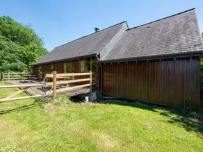 Quaint Holiday Home in Ferce near Lake Beach - Image 2