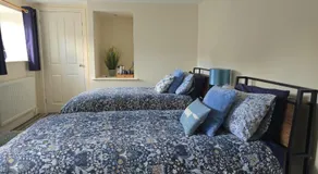 Twin Room - The Unicorn Hotel - Image 2