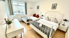 3 Twin Bedroom Entire House Sleeps 10 Driveway Parking near Coventry University and City Center - Image 2