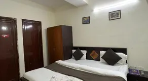 Hotel Red Rose - Image 2
