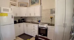 The Pool House - Image 4