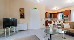 Greek Style Ground Floor Apartment & Pool - Image 2