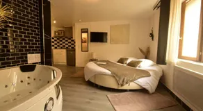 Appartement jacuzzi Gold&Night - Image 2