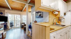 Ski dream walkable to lifts - 2 decks WFH area & shuttle pick-up across street - Image 4