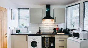Chic Studio, Free parking, Sleeps 2 - Image 3