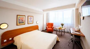 Hotel Lux - Image 2