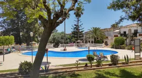 El Mirador, Villamartin, Refurbished,cot to hire, WIFI, pool, parking - Image 3