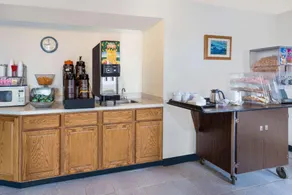 Super 8 By Wyndham Hebron Lowell Area - Image 5