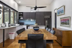 Stylish 3-Bedroom and Outdoor Grill and Pizza Oven - Image 3