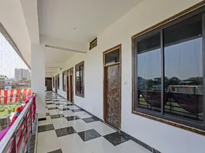 OYO Flagship 81141 Hotel Maa Pitambara - Image 3