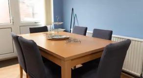 3 bed home sleeps 8 people located 1 min from train stop - Otley Terrace - Image 4
