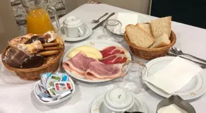 Hostal Salones Victoria - Image 4
