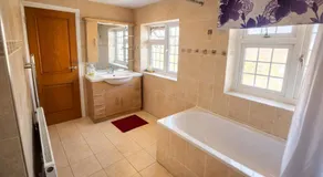 ValueStays Comfortable Rooms Windsor Legoland Heathrow - Image 4