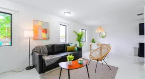 Comfortable Two-Story House near Wynwood with Free Parking - Image 3