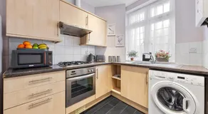 Immaculate 2BR London Flat with King Bed-Parking Available-Sleeps 6-20 Percent OFF Off Long Stays! Perfect for Families, Contractors & Couples! - Image 2