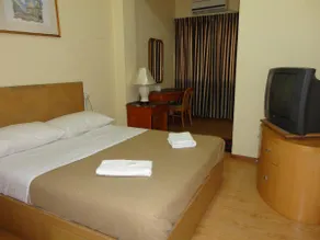 Pristine Hotel - Image 4