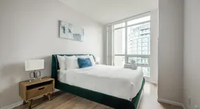 High-Rise Condo with CN Tower View - Balcony - Free Parking - Downtown Toronto - Image 2