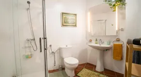 Cozy Apartment Downtown - Image 2