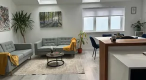Brand New Big House with garden and free parking - Image 3