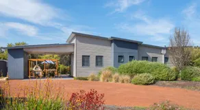 Wirraway Luxury Chalet | Lake Views | Private Gardens - Image 5