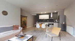 Diagonal Avenue Apartment - Image 2