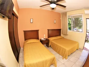 Hotel Las Jacarandas - Image 2