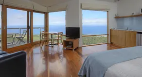 Chris's Beacon Point Restaurant & Villas - Image 2