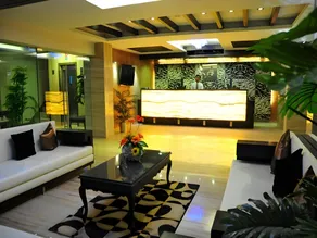 The Silver Leaf Hotel - Image 3
